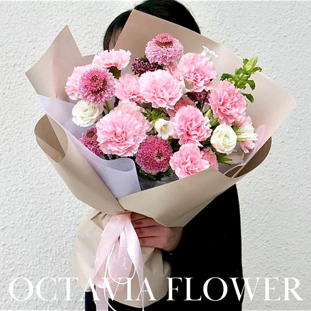 FFM05-粉紅康乃馨松蟲草花束 OCTAVIA
