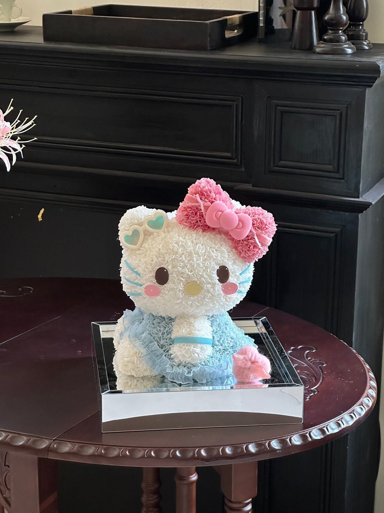 小藍裙Hello Kitty OCTAVIA