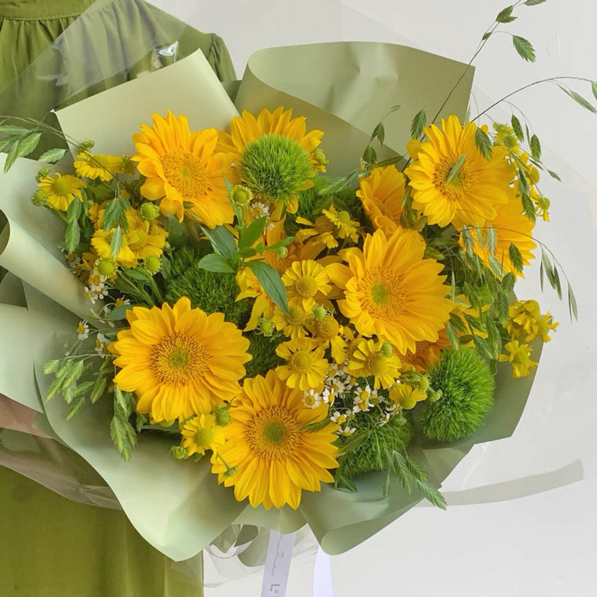 金色天空-綠心向日葵花束