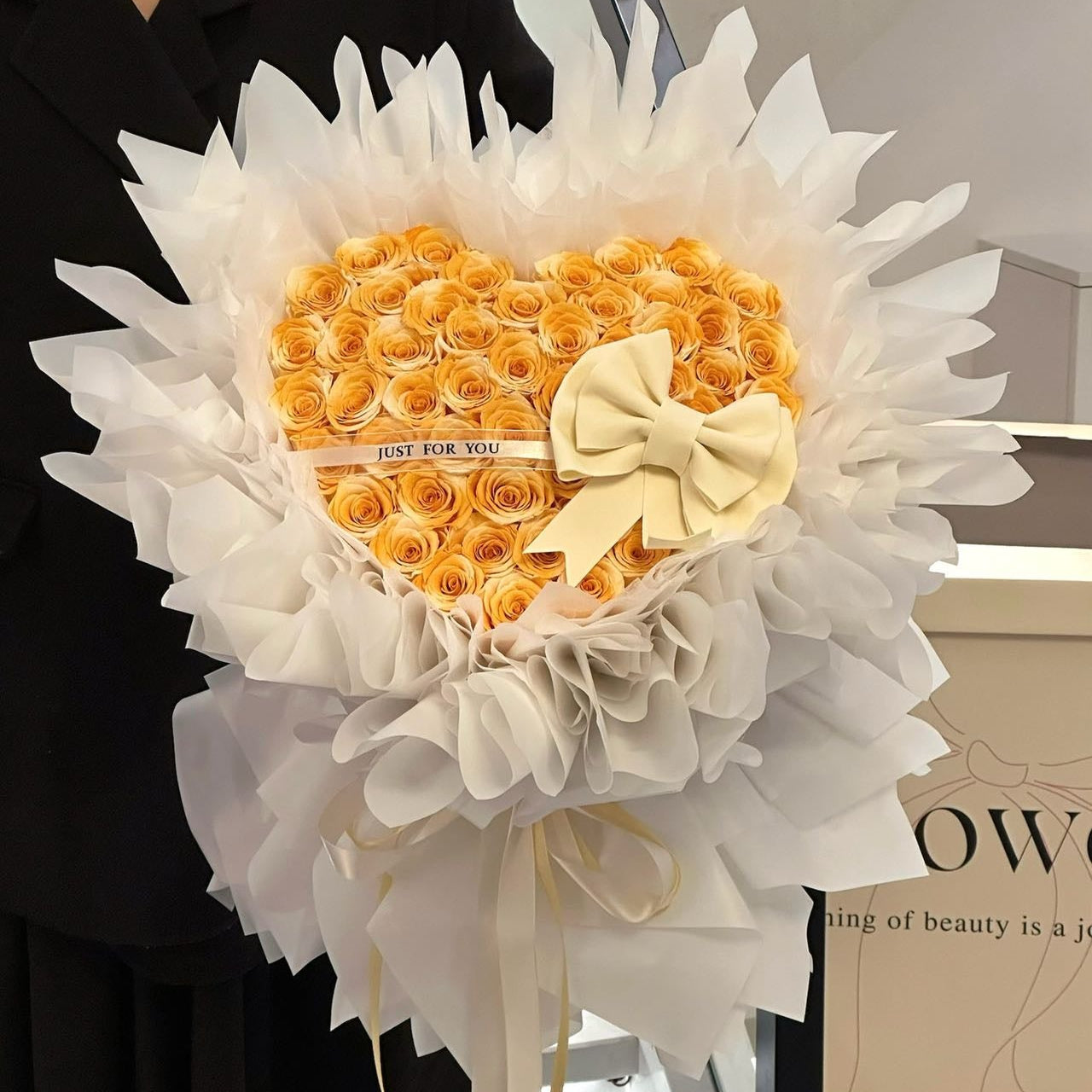 52朵尖角愛心永生玫瑰花束-香檳色 OCTAVIA