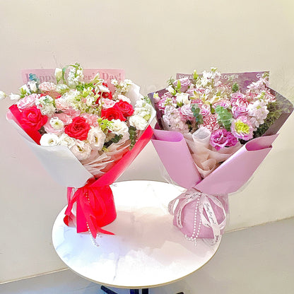 Valentino Bloom桃紅色康乃馨混搭花束 OCTAVIA