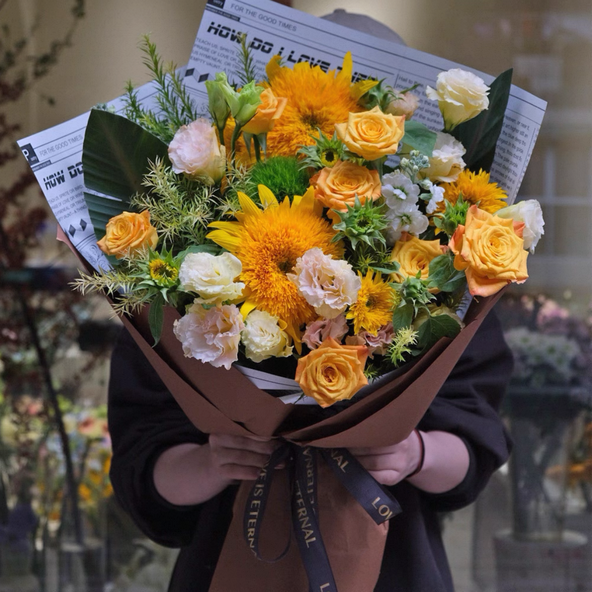畢業花束 Teddy Sunflower In Grey 泰迪向日葵花束 香港人氣花店 2026棕色花紙包裝 可愛復古 向日葵花束 男生女生畢業送禮 OCTAVIA HK