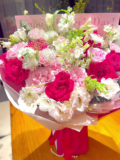 Valentino Bloom桃紅色康乃馨混搭花束